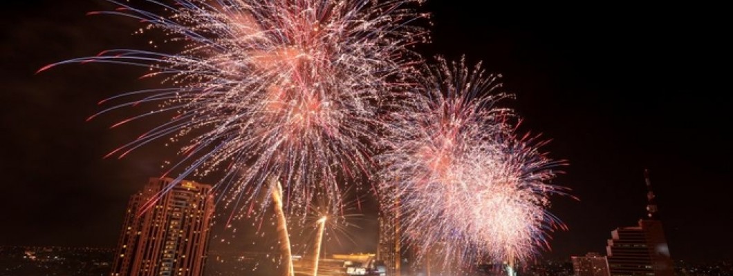 Feast of fireworks ushers in 2021 at Iconsiam